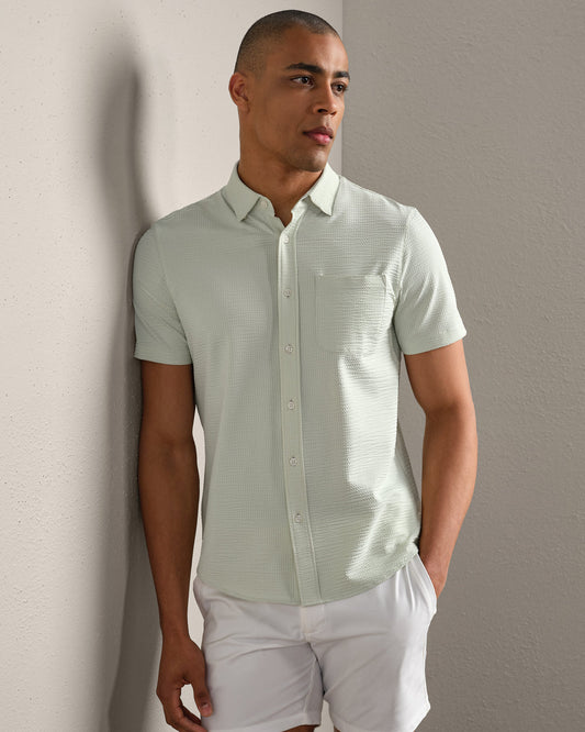 Commuter® Seersucker Short Sleeve Button Down - US 0451