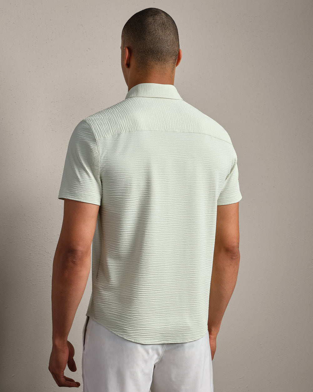 Commuter® Seersucker Short Sleeve Button Down - US 0451