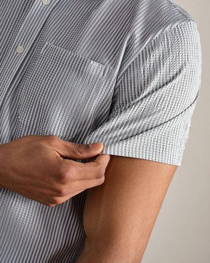 Commuter® Seersucker Short Sleeve Button Down - US 8915
