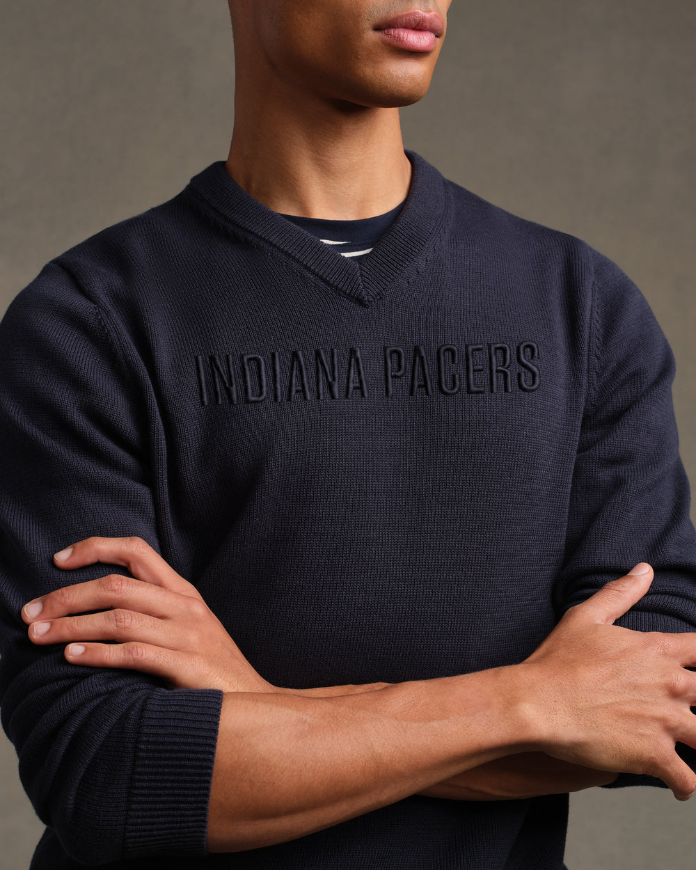 Indiana Pacers NBA Commuter® V-Neck Sweater - US 7666