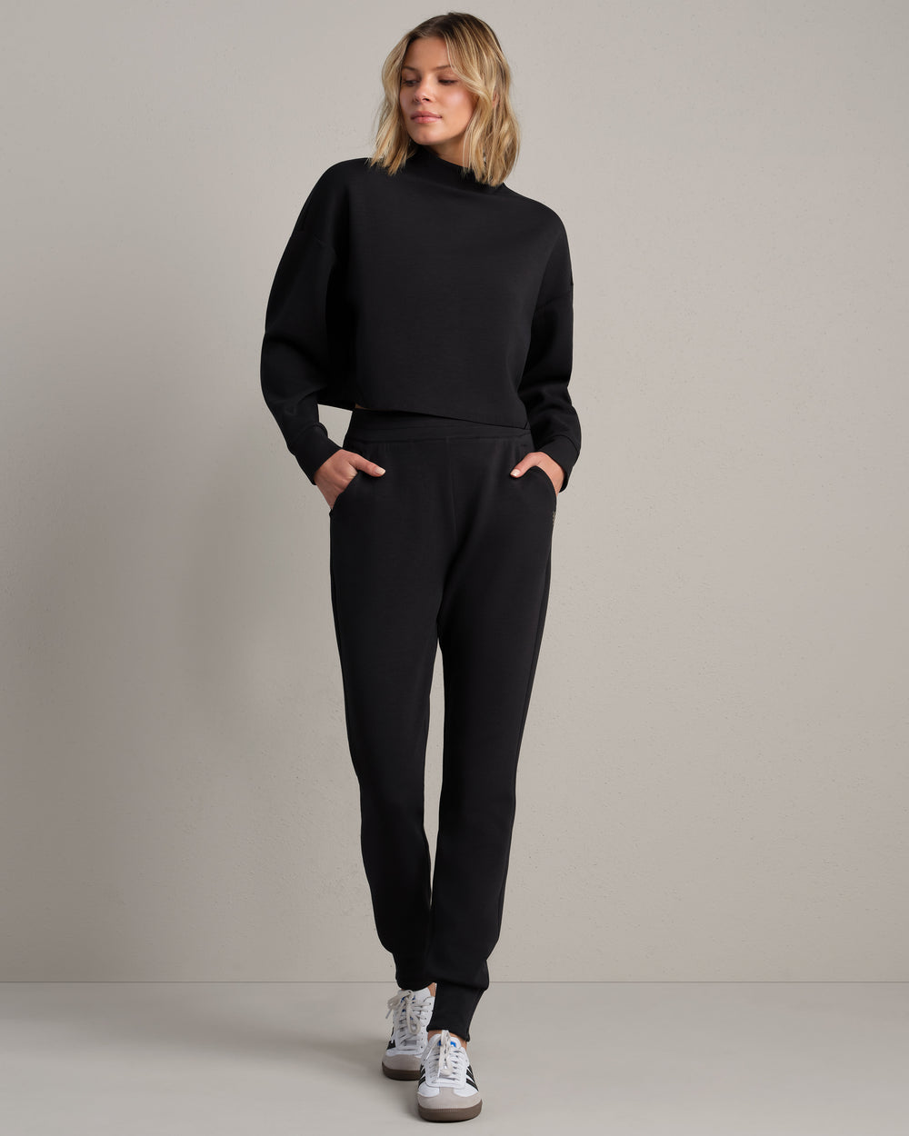 DreamGlow® Cropped Mock Neck - US 5564