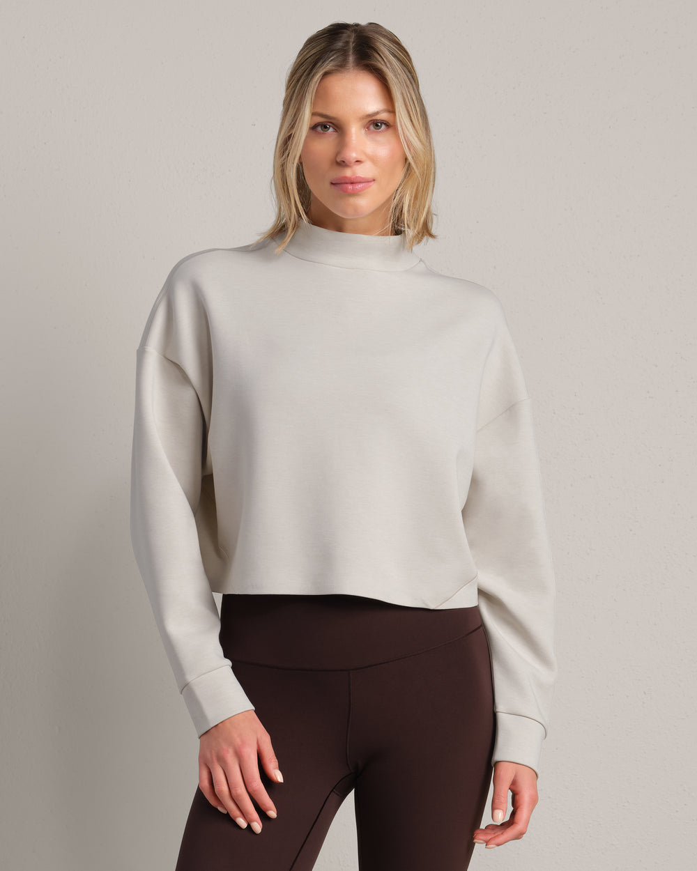 DreamGlow® Cropped Mock Neck - US 4249