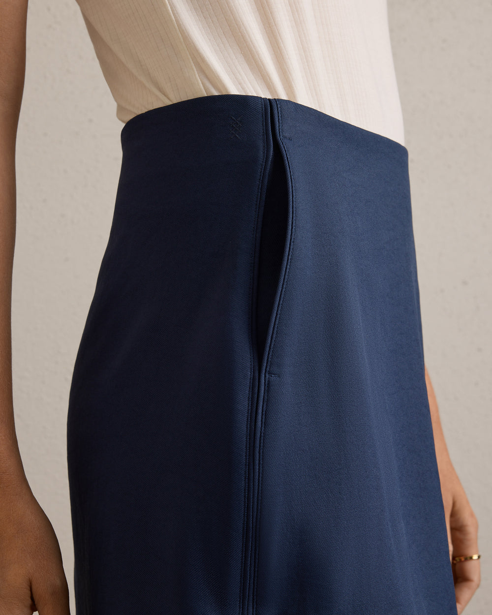 Horizon® Hi-Lo Skirt - US 7512