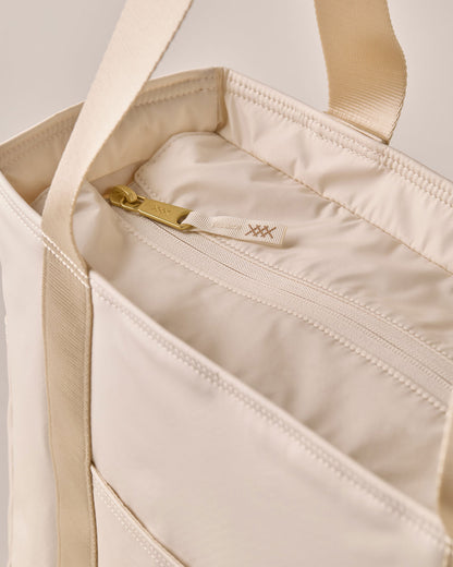 On The Daily Tote - US 5637