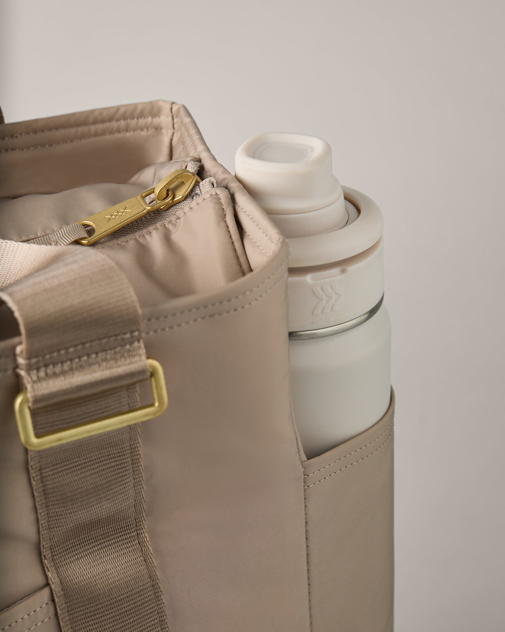 On The Daily Tote - US 7803