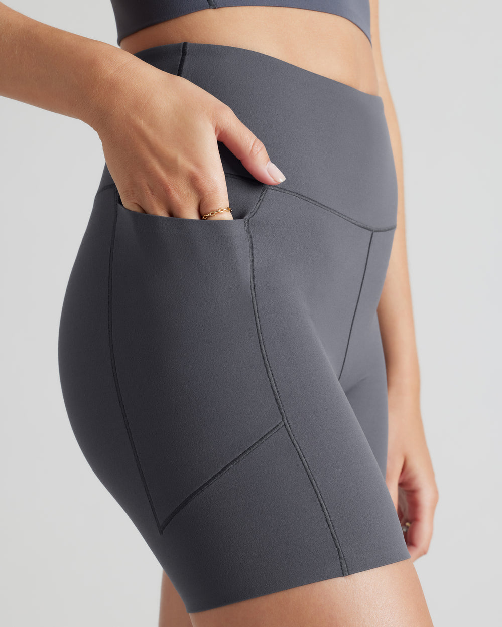 Revive™ Short - 6" - US 7403