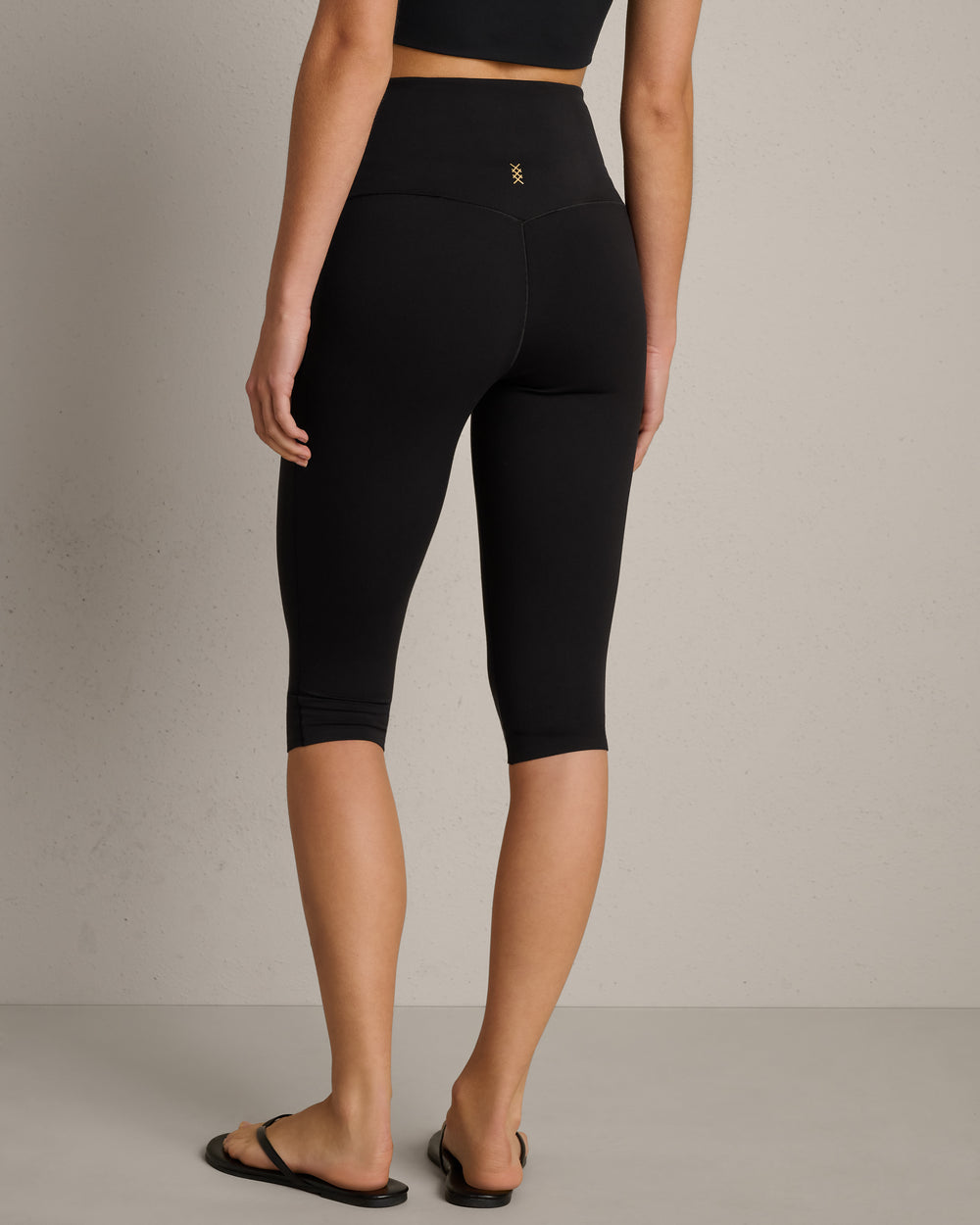 Revive™ Capri Legging - US 8229