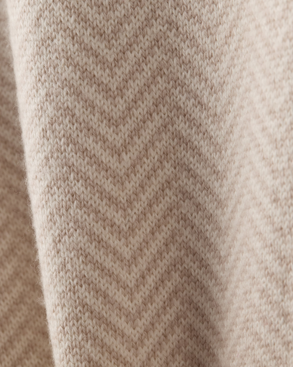 Uptown Herringbone Sweater - US 8995