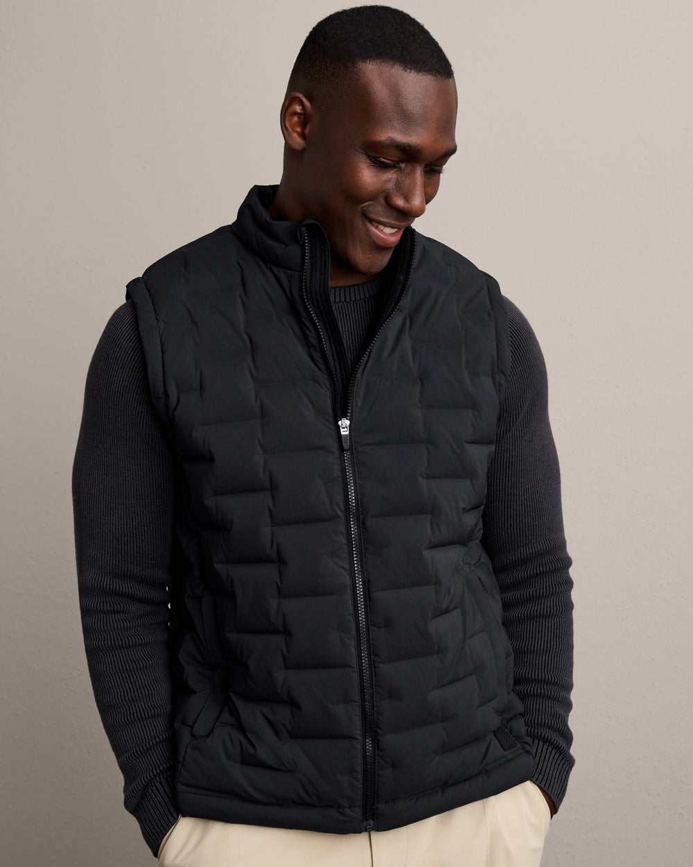 Voyage Down Vest - US 4555