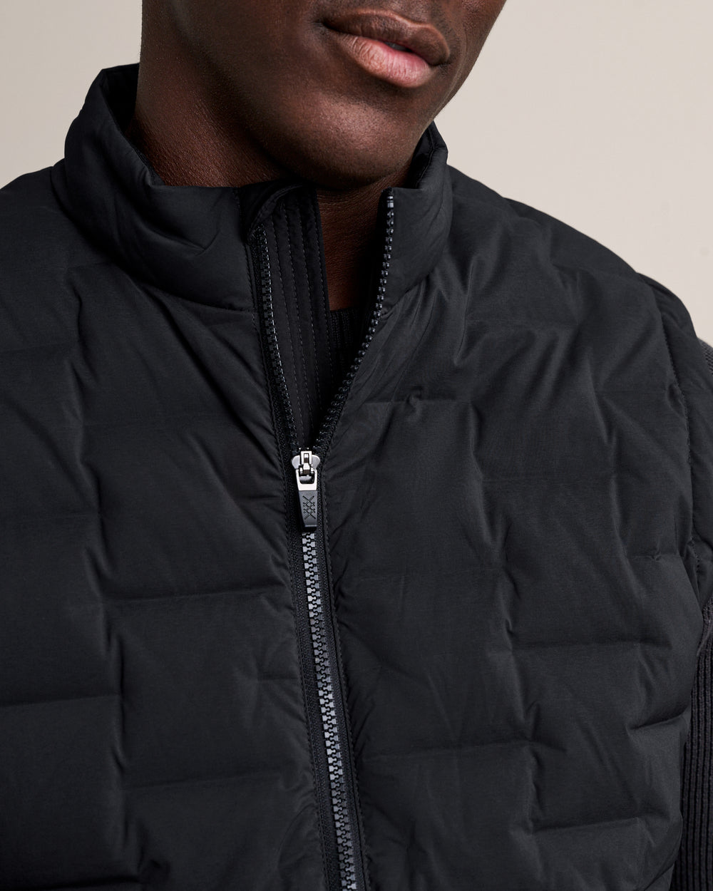 Voyage Down Vest - US 4555