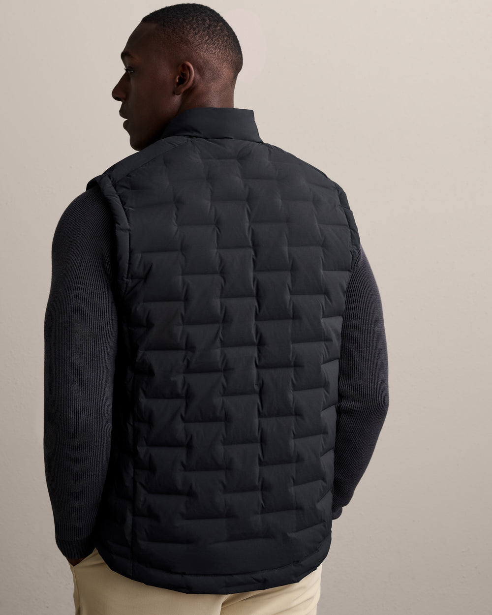 Voyage Down Vest - US 4555