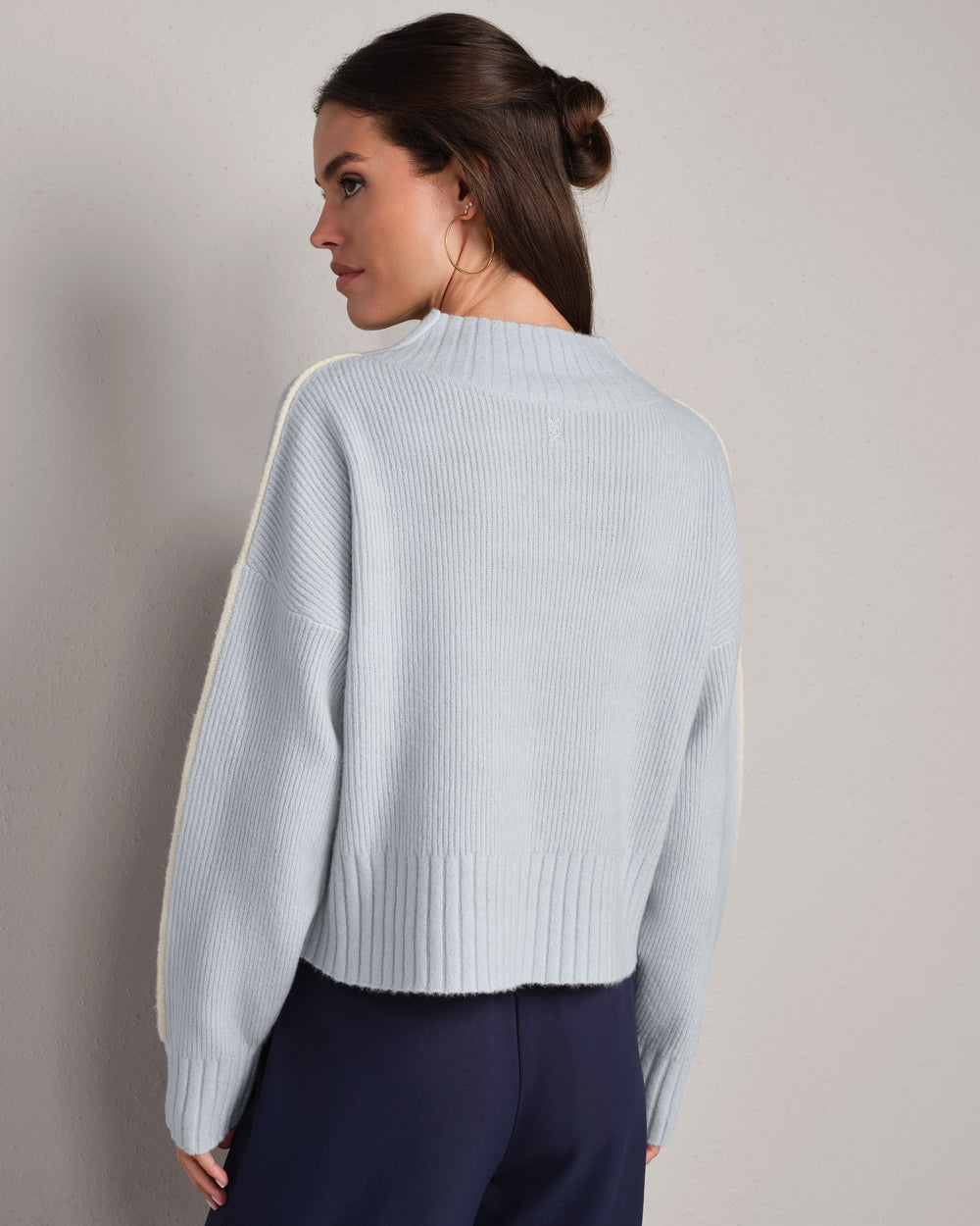 Westside V-Neck Sweater - US 8588