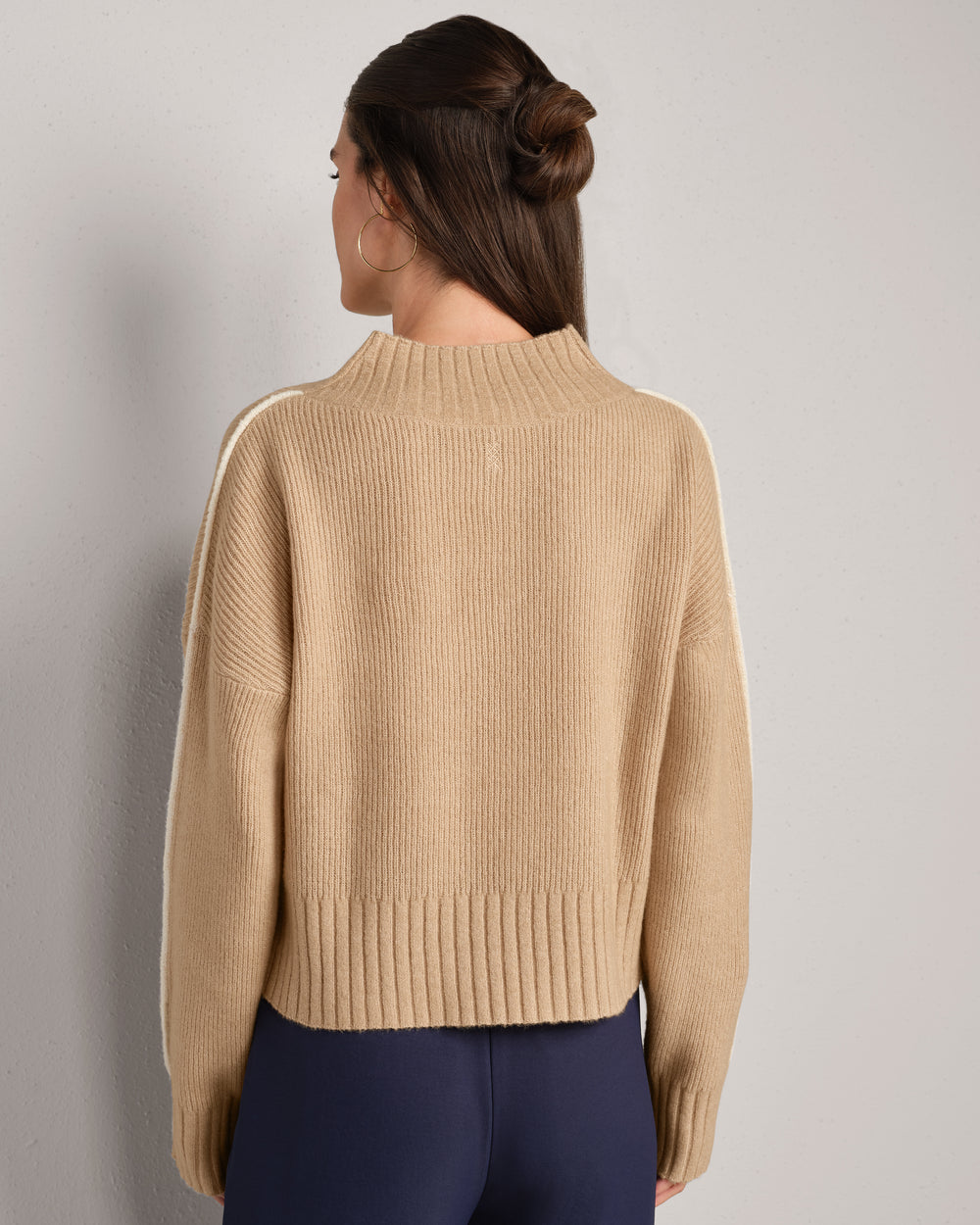 Westside V-Neck Sweater - US 8888