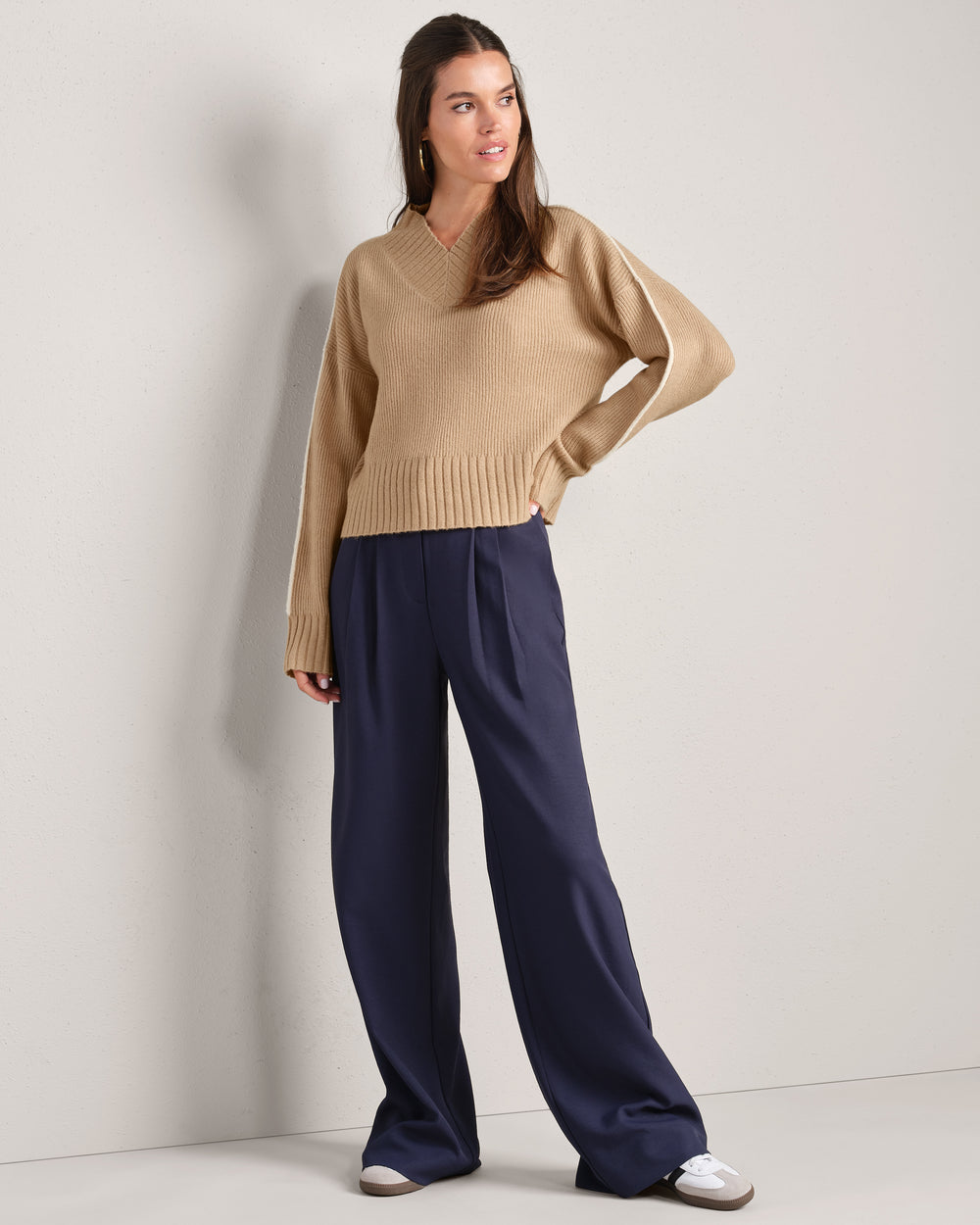 Westside V-Neck Sweater - US 8888